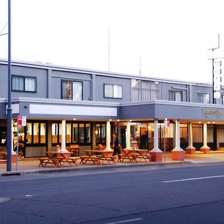 Commodore Motor Inn Albury Exteriér fotografie