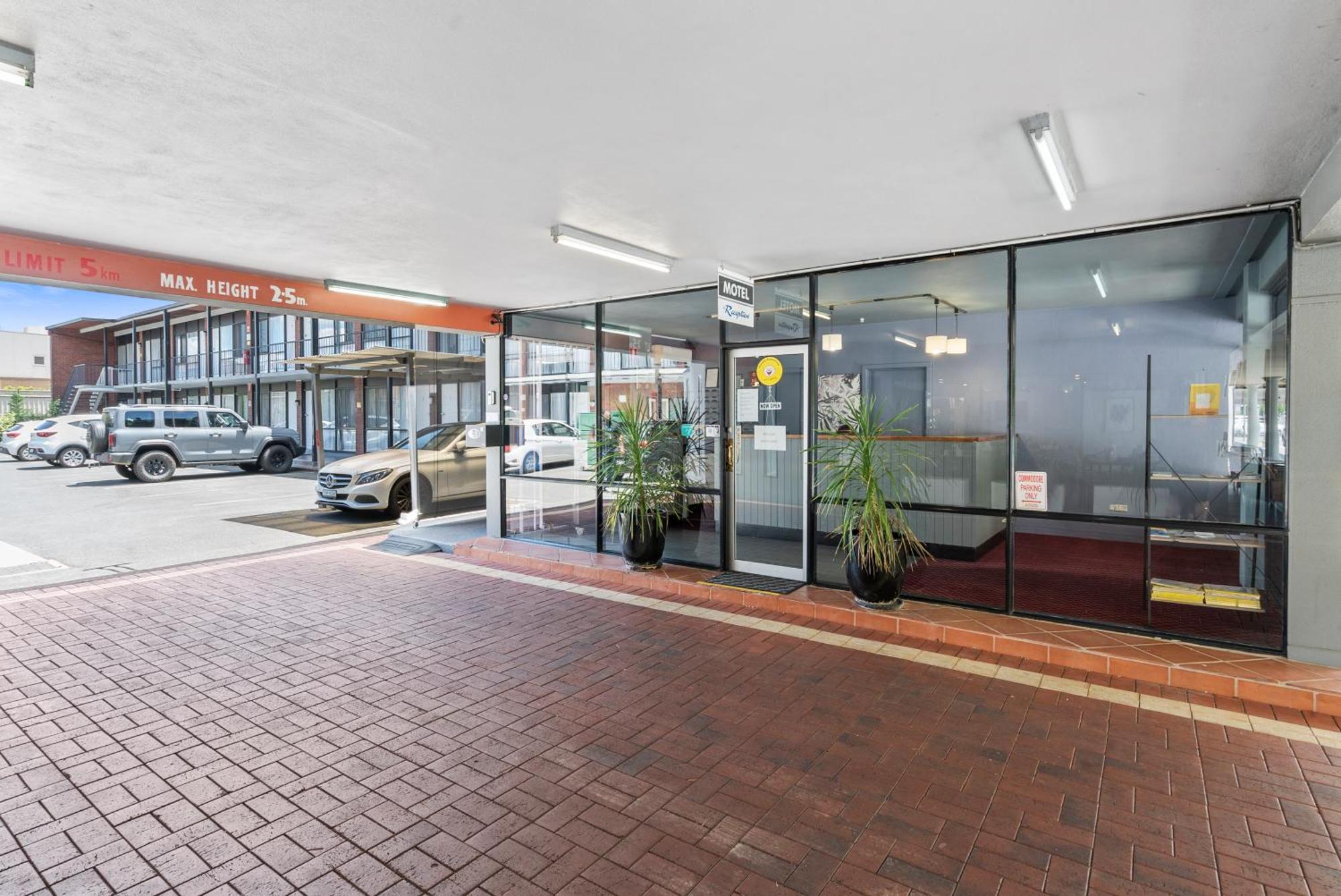 Commodore Motor Inn Albury Exteriér fotografie
